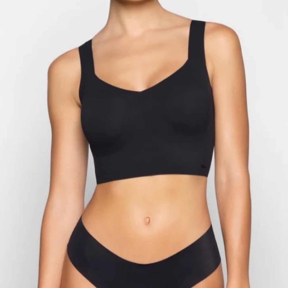 NWT SKIMS Women's Black Seamless Bra